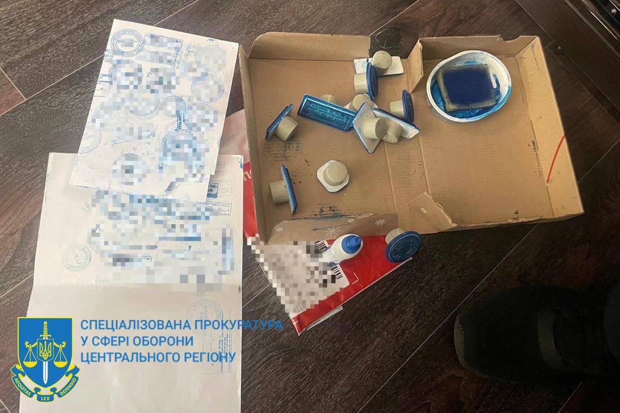 Викрито схему видачі підроблених довідок для звільнення військовослужбовців: нові деталі