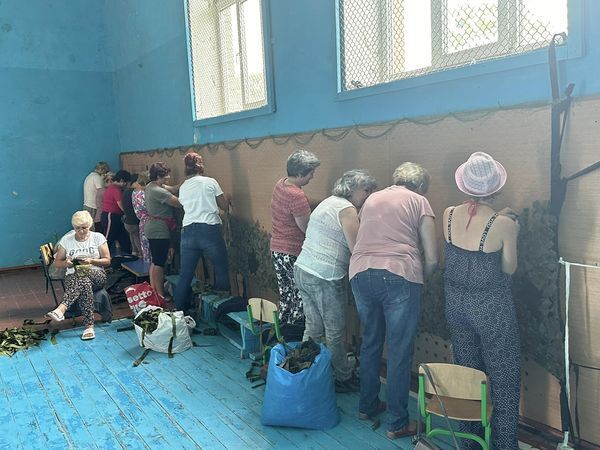 В селе Демня сетки плетут в спортзале