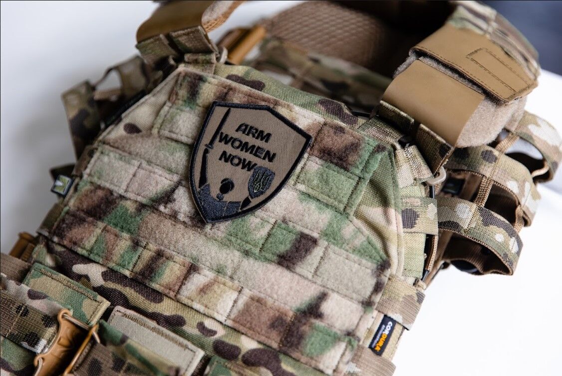 Анита Соловей и Маша Ефросинина объединили блоггеров, чтобы закрыть сбор ''Женская броня'' на анатомические бронежилеты для украинских защитниц