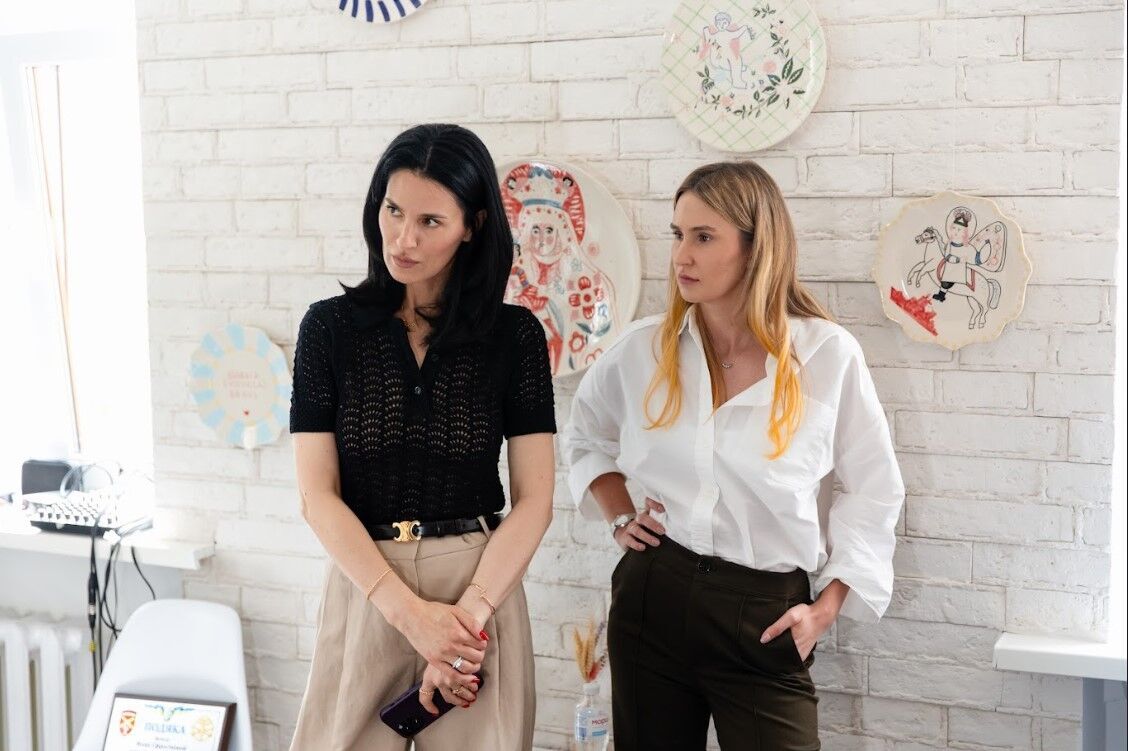 Анита Соловей и Маша Ефросинина объединили блоггеров, чтобы закрыть сбор ''Женская броня'' на анатомические бронежилеты для украинских защитниц