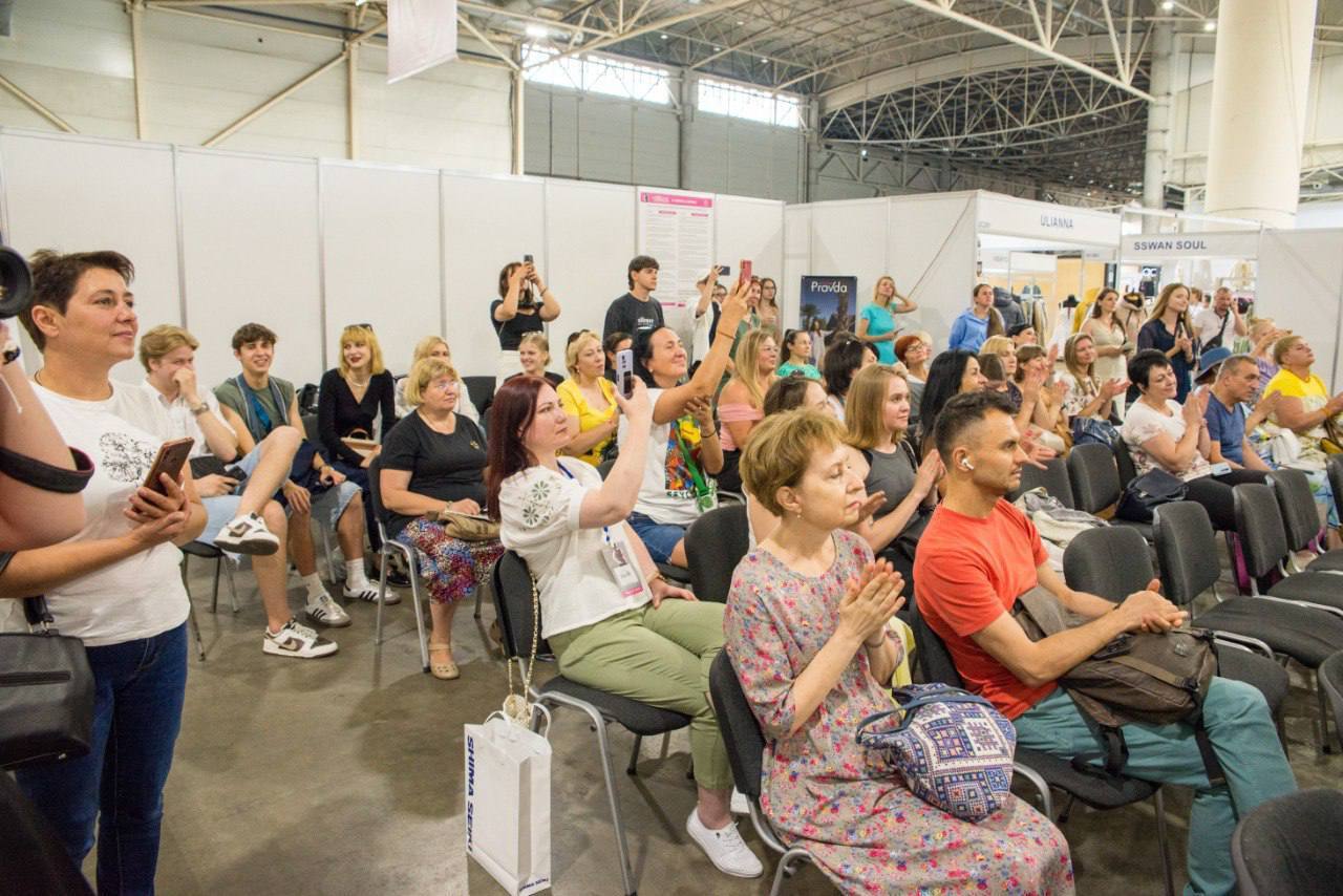 У столиці презентували колекцію екоодягу підлітків ''СтійкістьUA''