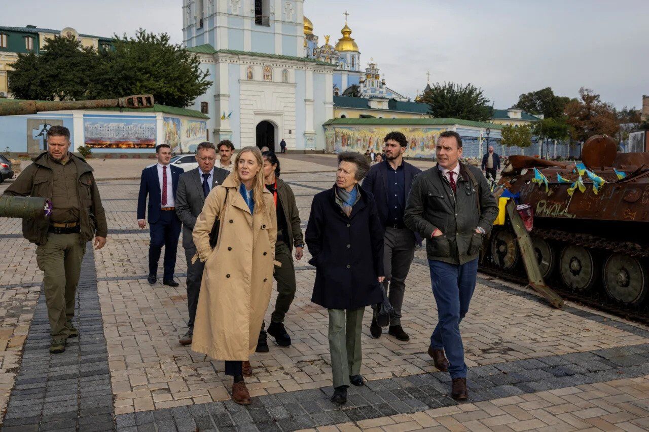 Принцеса Анна з неоголошеним візитом приїхала до Києва (фото)