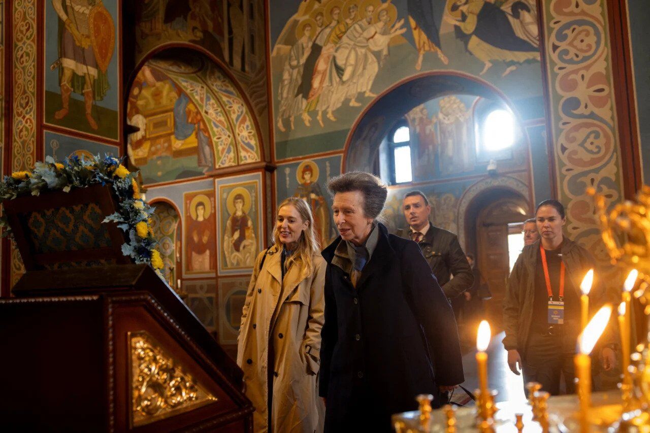 Принцеса Анна з неоголошеним візитом приїхала до Києва (фото)
