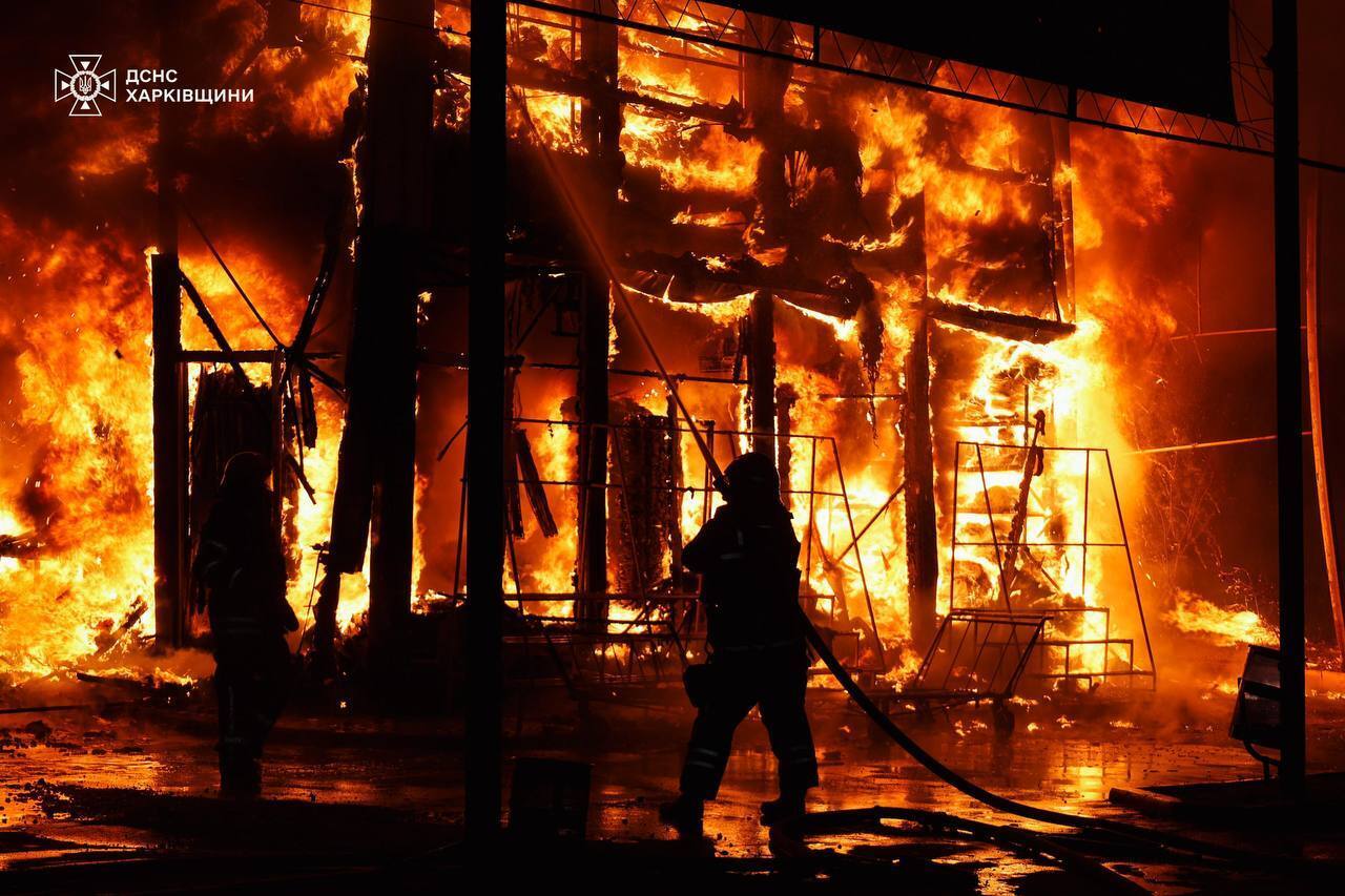 Нічна атака на Харків: горів ринок ''Барабашово'', зруйновано житло, є постраждалі (фото)