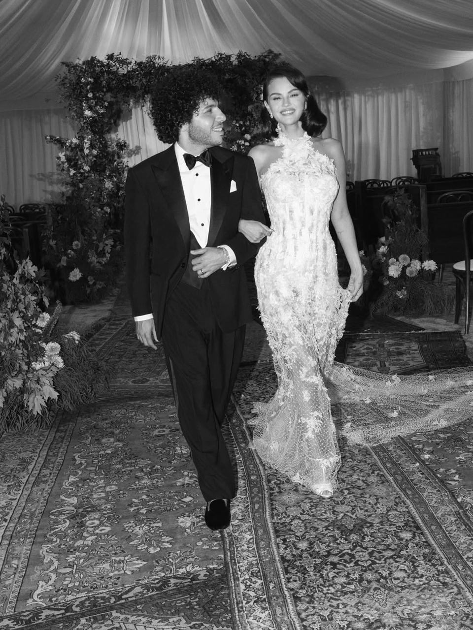 Селена Гомес поделилась новыми свадебными фото с Бенни Бланко