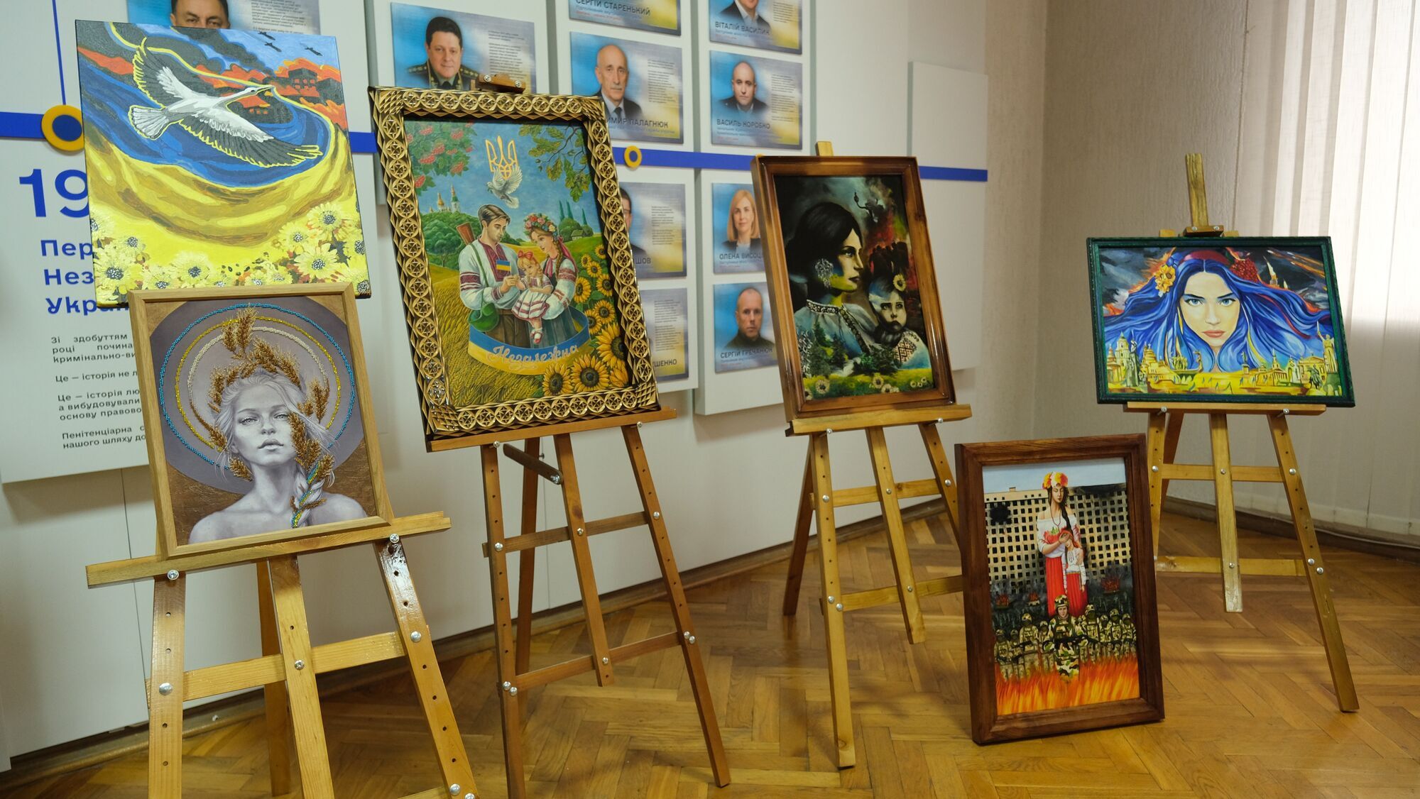 На выставке было представлено более 130 произведений из 82 учреждений ГКВС Украины