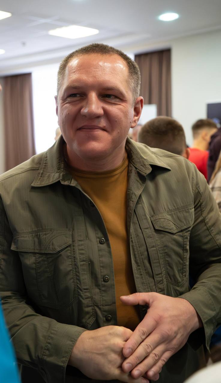 Киев принял соревнования по армреслингу: турнир объединил спортсменов и волонтеров