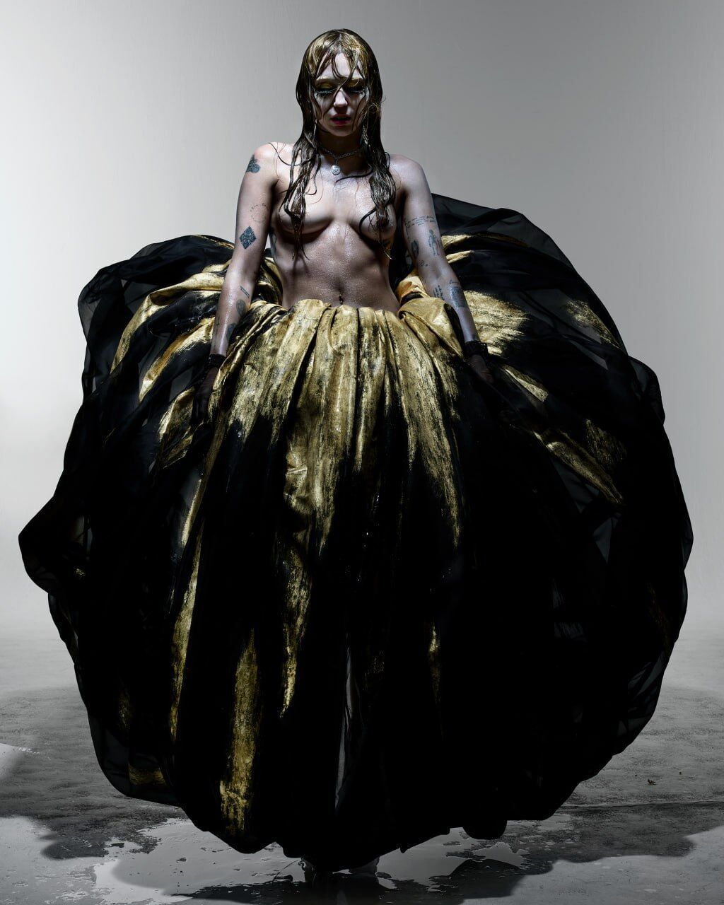 Неделя глянца: Мескал, Гилтон, Бекхэм, Сайрус, Карпентер и Элорди в новых фотосессиях