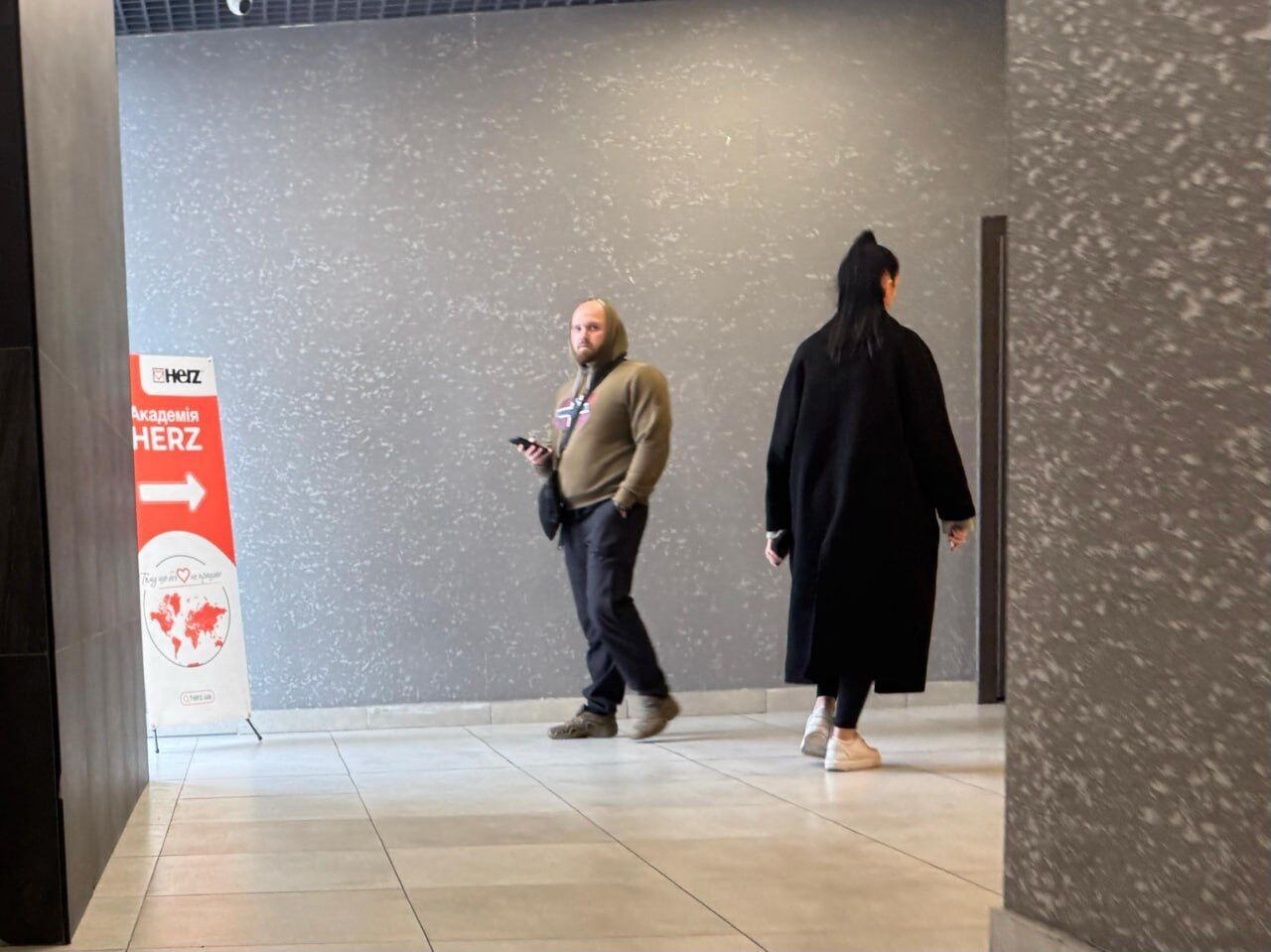 Аферисты в элитном ЖК: полиция и журналисты разоблачили мошеннический колл-центр в ''Новопечерскій вежі''