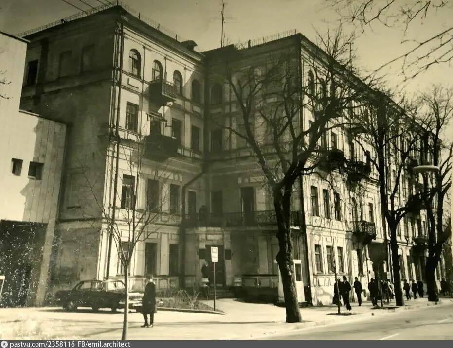 В центре Киева уничтожили фасад исторического здания архитектора Шиле, построенного в 1877 году