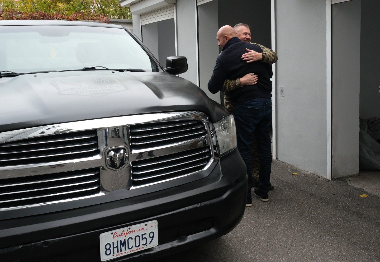 Волонтери ''Батальйон Волонтер'' віддали Dodge RAM командиру, який воює з першого дня