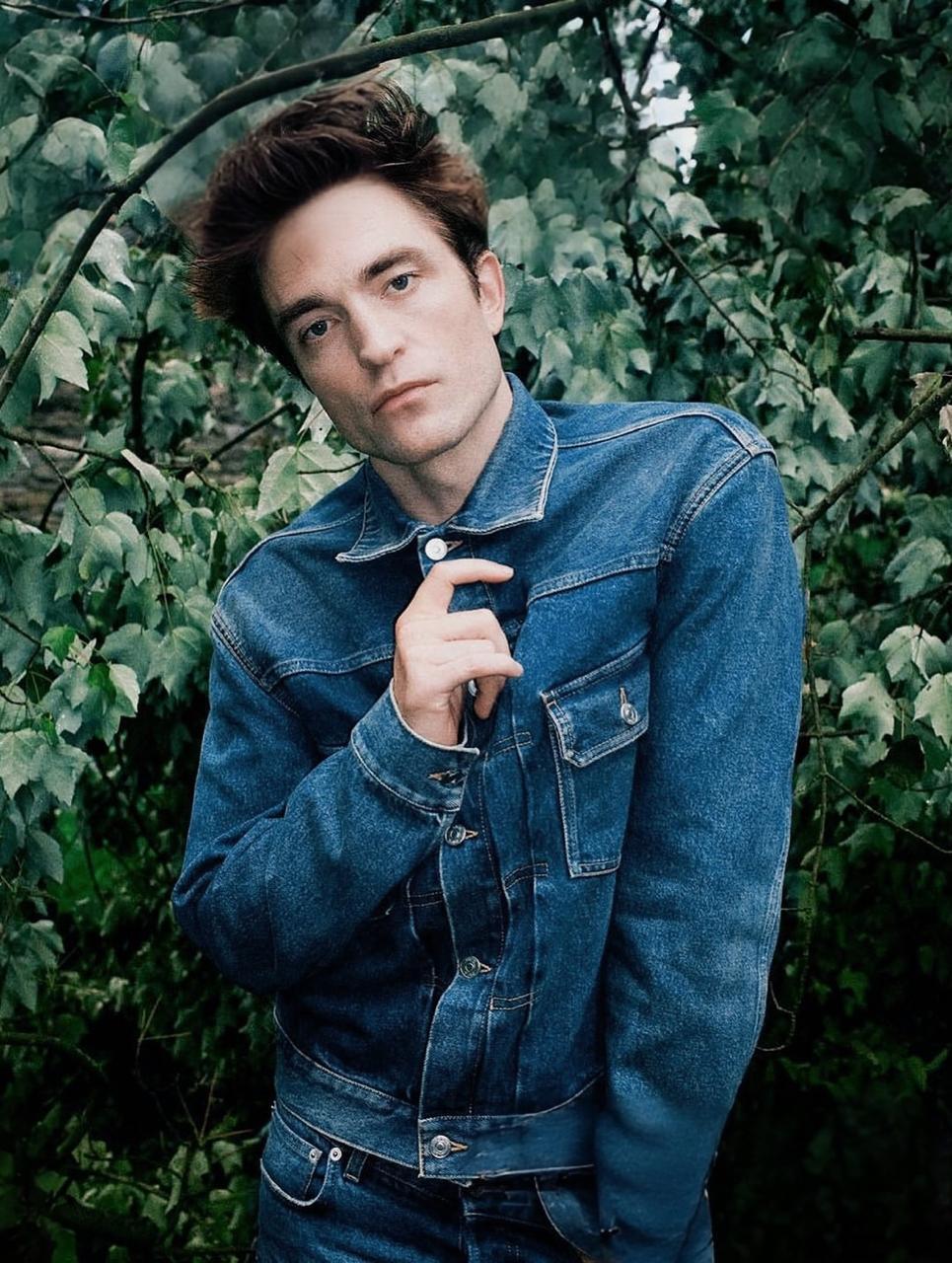 Роберт Паттінсон, Тільда Свінтон і Наомі Кемпбелл, Емма Стоун стали головними героями глянцю жовтня