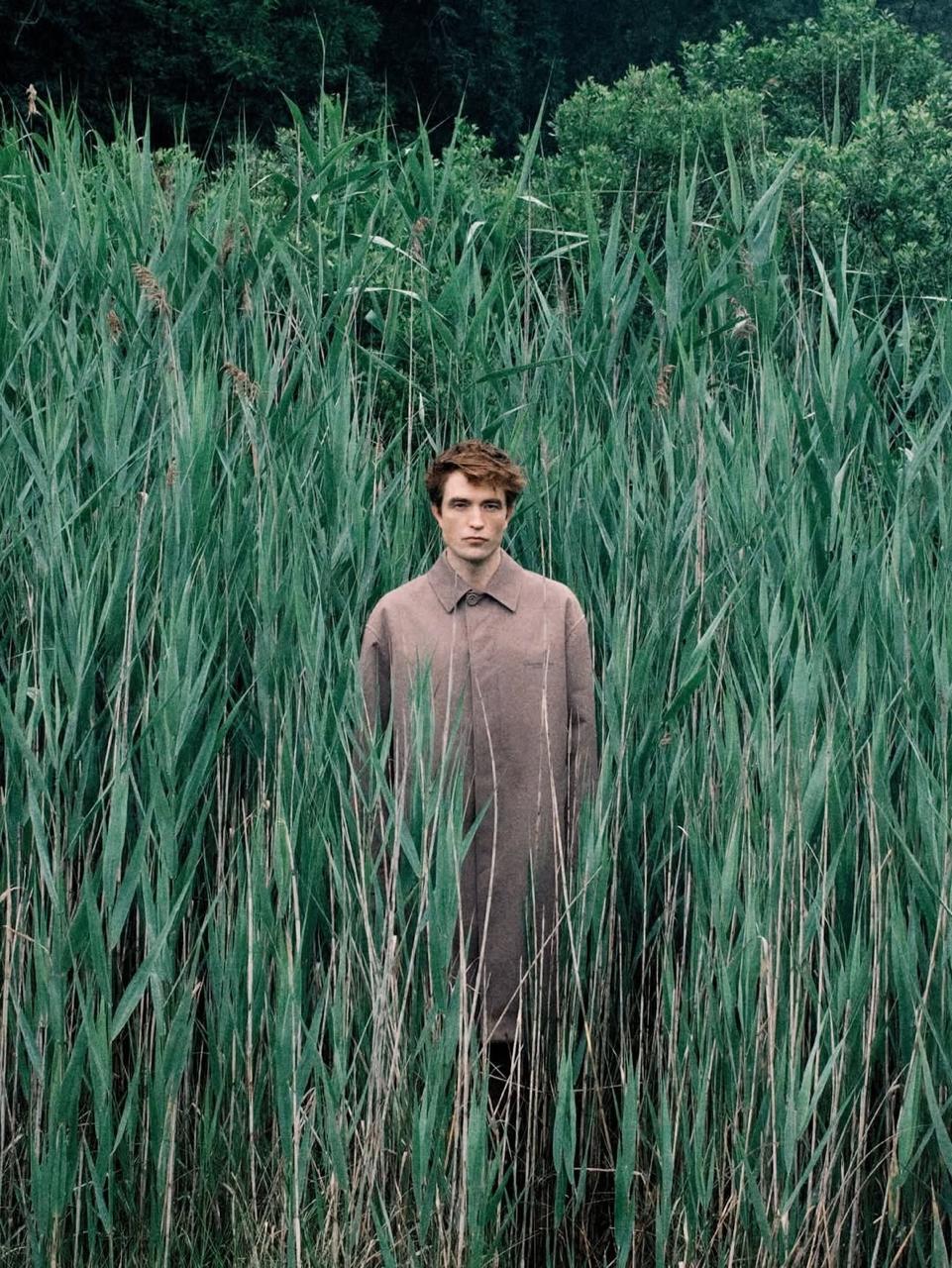 Роберт Паттінсон, Тільда Свінтон і Наомі Кемпбелл, Емма Стоун стали головними героями глянцю жовтня