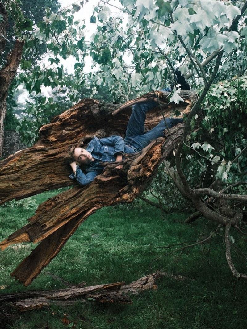 Роберт Паттінсон, Тільда Свінтон і Наомі Кемпбелл, Емма Стоун стали головними героями глянцю жовтня