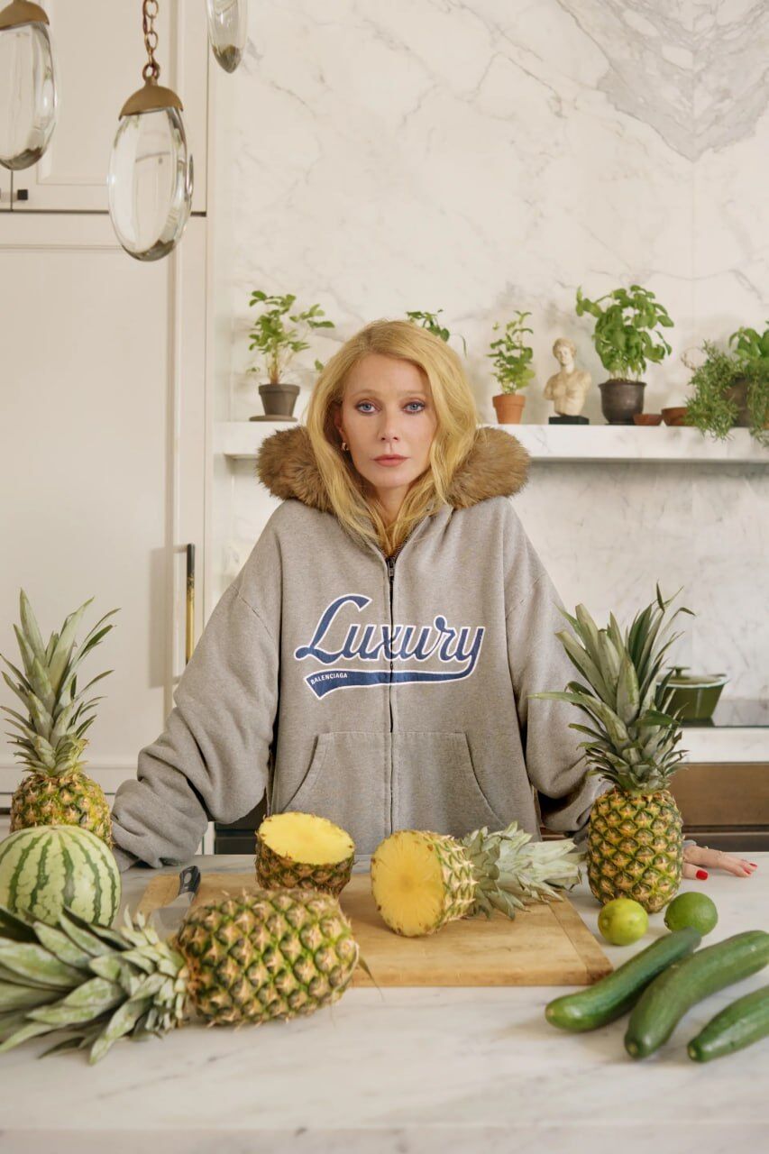 Зірки на обкладинках: Дженніфер Еністон, Charli XCX, Гвінет Пелтроу, Майлі Сайрус і Джеремі Аллен Вайт у нових фотосесіях та інтерв’ю