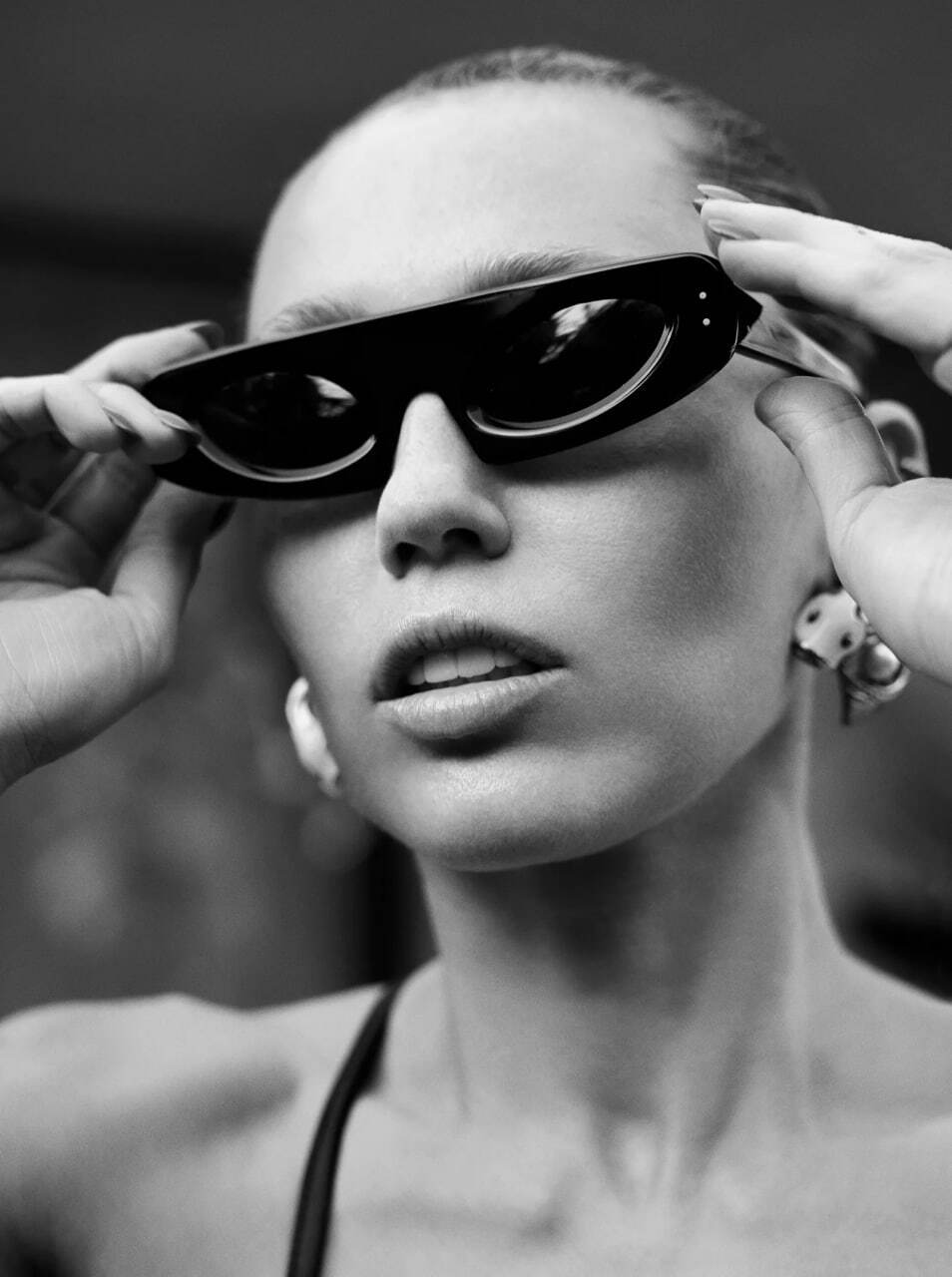 Зірки на обкладинках: Дженніфер Еністон, Charli XCX, Гвінет Пелтроу, Майлі Сайрус і Джеремі Аллен Вайт у нових фотосесіях та інтерв’ю