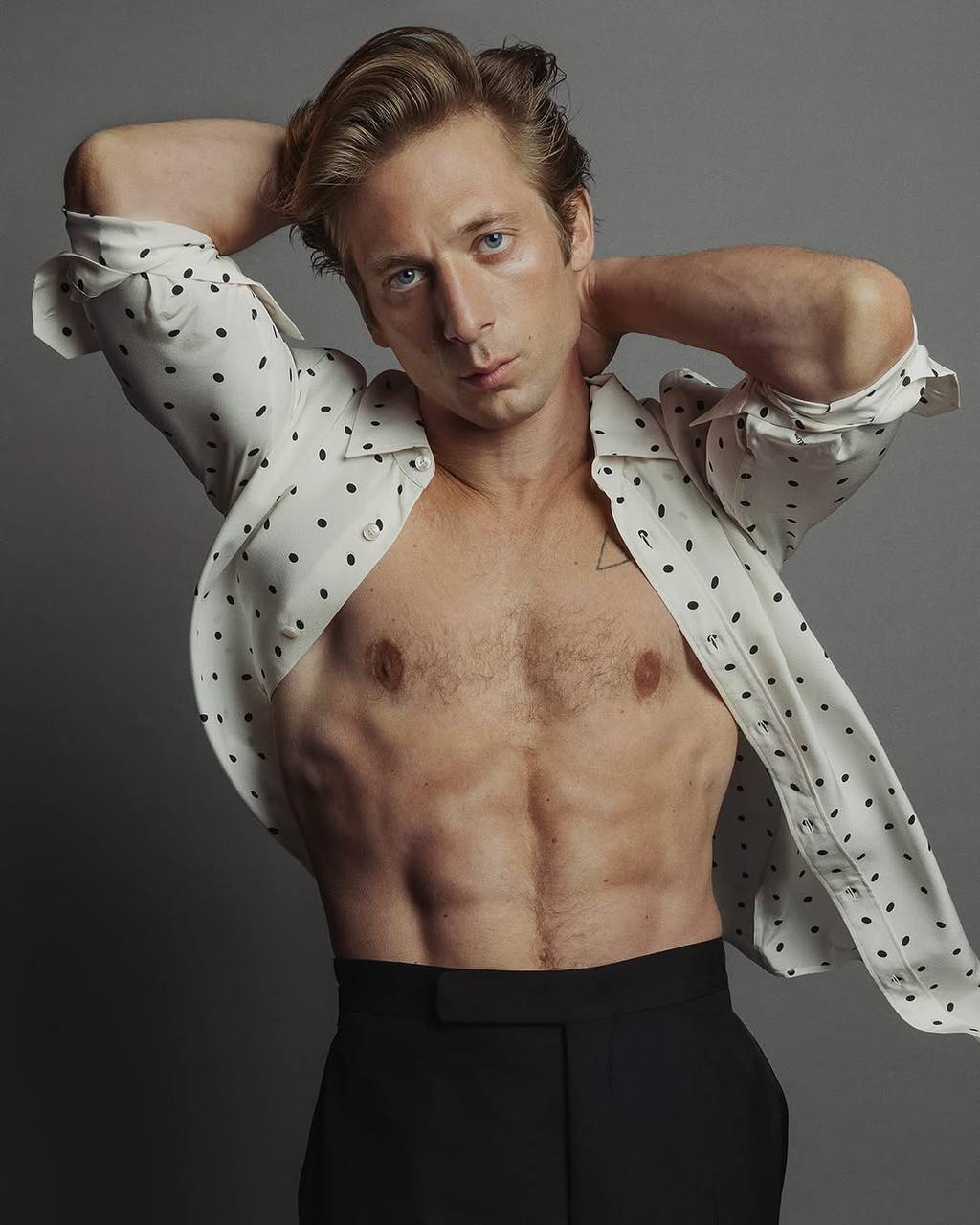 Зірки на обкладинках: Дженніфер Еністон, Charli XCX, Гвінет Пелтроу, Майлі Сайрус і Джеремі Аллен Вайт у нових фотосесіях та інтерв’ю