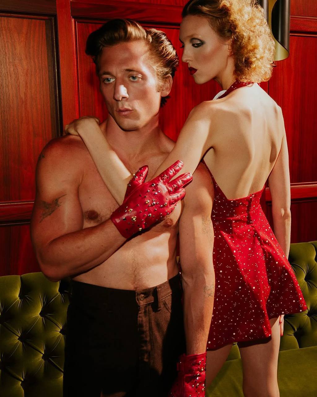 Зірки на обкладинках: Дженніфер Еністон, Charli XCX, Гвінет Пелтроу, Майлі Сайрус і Джеремі Аллен Вайт у нових фотосесіях та інтерв’ю