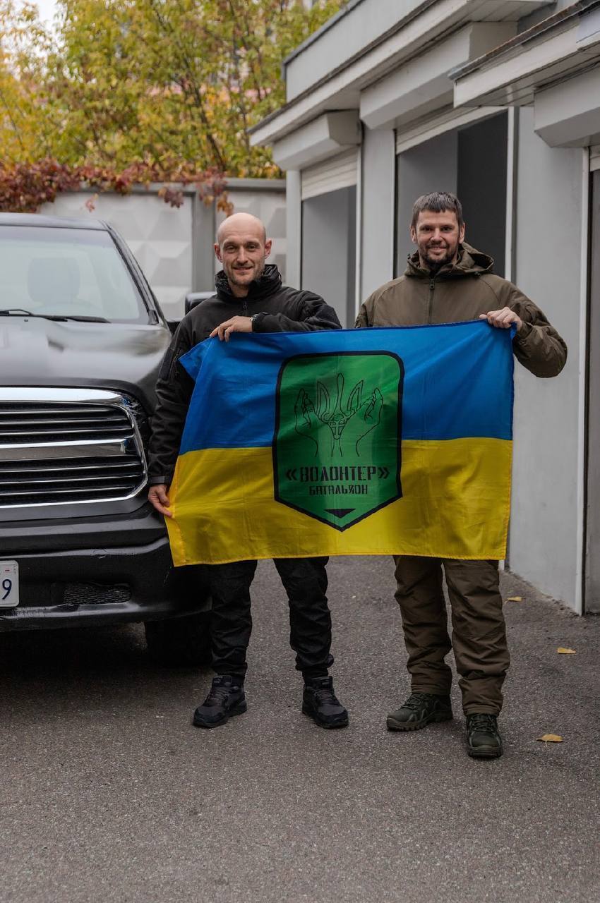 Domino Foundation передала військовим потужний Dodge RAM для Покровського напрямку