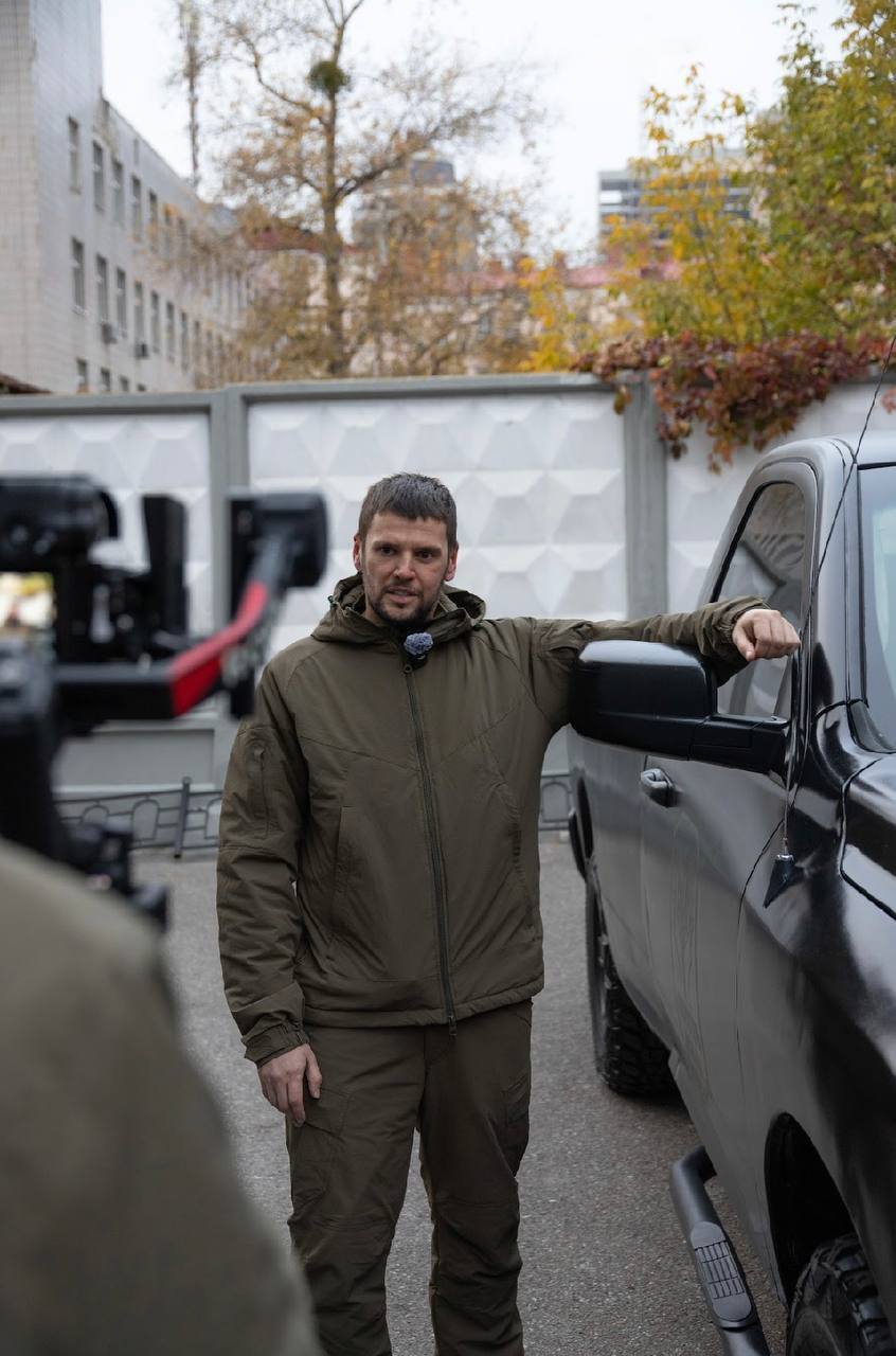 Domino Foundation передала військовим потужний Dodge RAM для Покровського напрямку