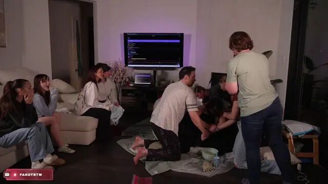 Історичний стрім: стрімерка &nbsp;Фанді &nbsp;стала мамою перед 15 тисячами глядачів