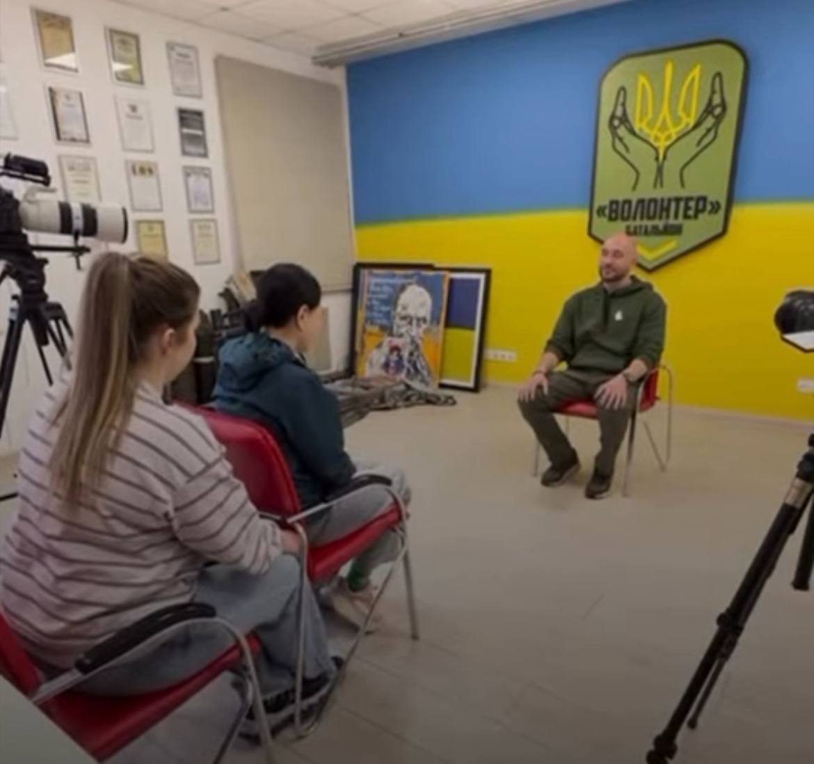 ''Нашим країнам не щастить з північними сусідами'': Роман Бочкала дав інтервʼю відомій південнокорейській журналістці