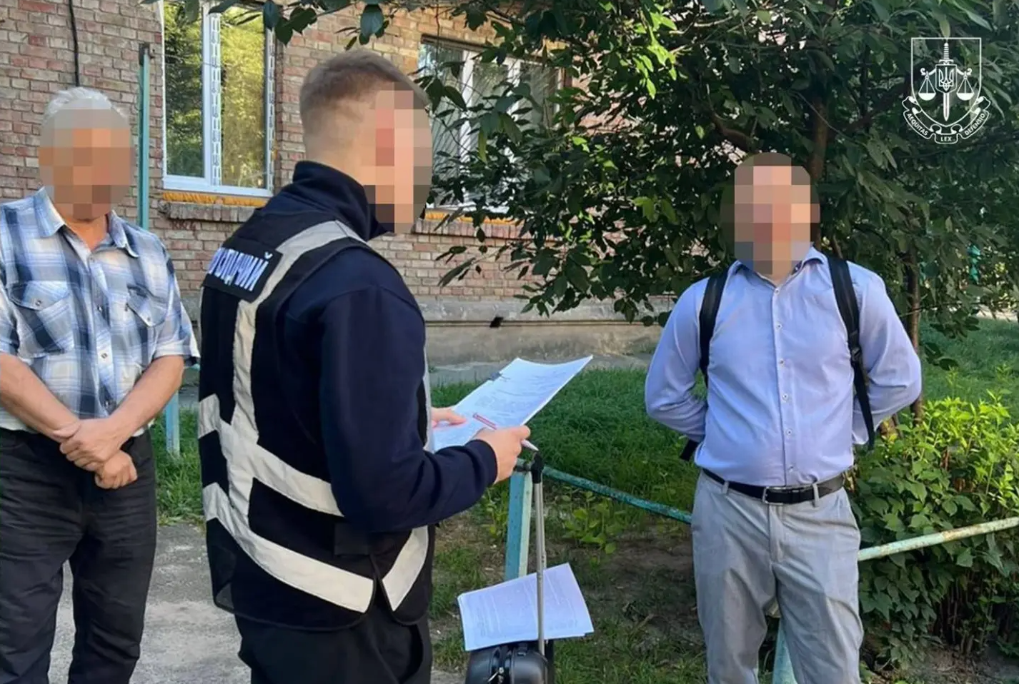 В ходе следственных действий правоохранители изъяли более 40 ящиков документации на препараты