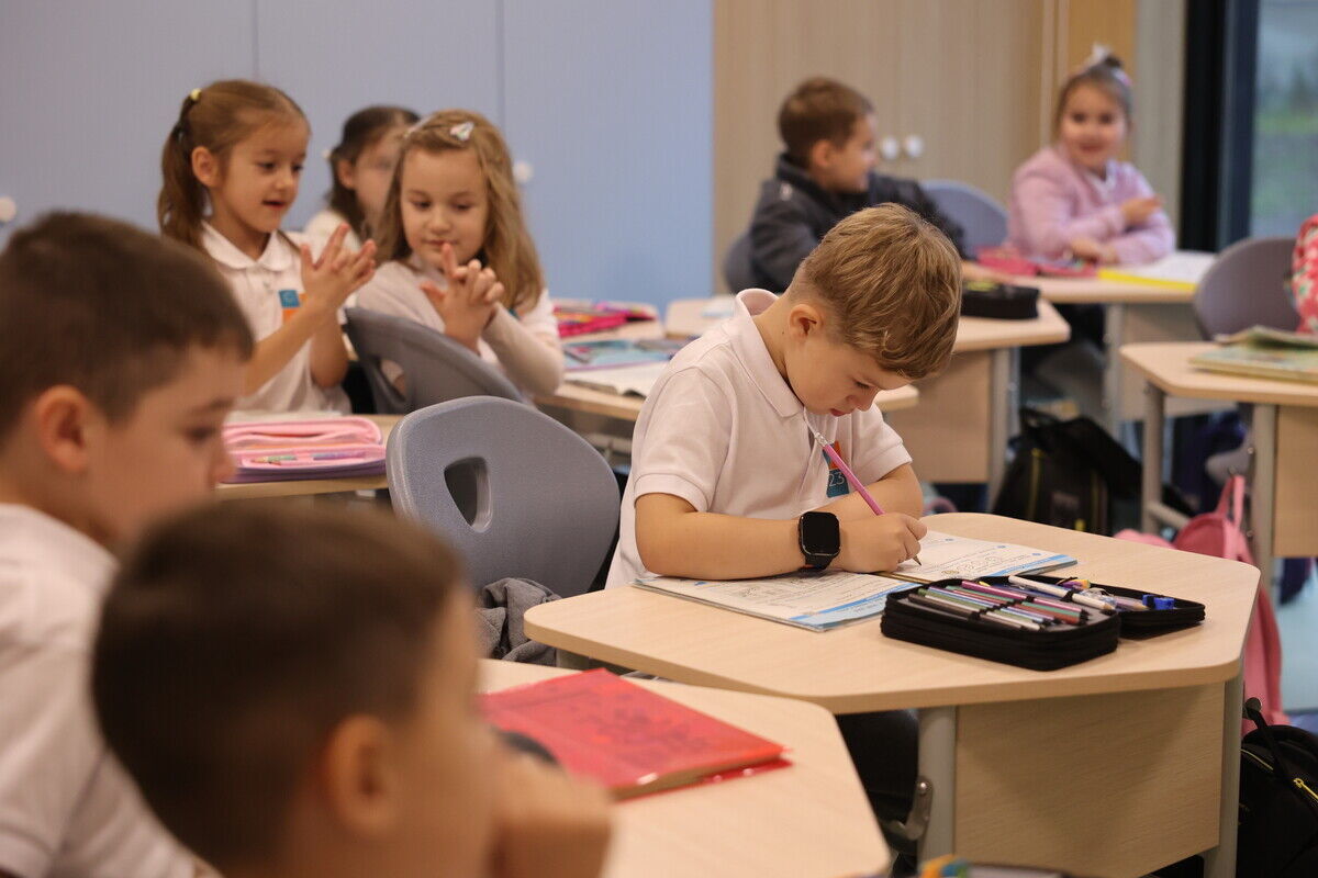 Учні першого класу під час заняття в інноваційній 3D-школі