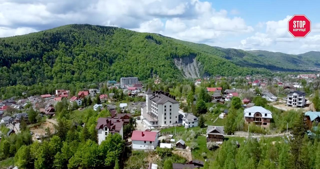 Дружина мера, теща та котеджі за мільйони: що поєднує ділянки біля річки в Яремче?