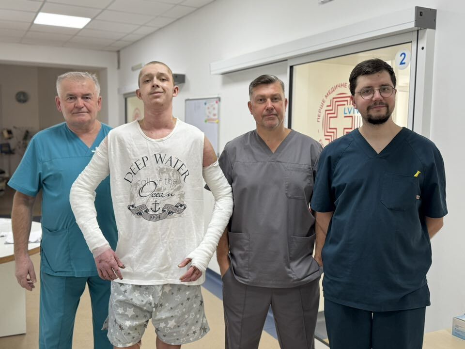 Во Львове использовали свиную кожу, чтобы спасти парня