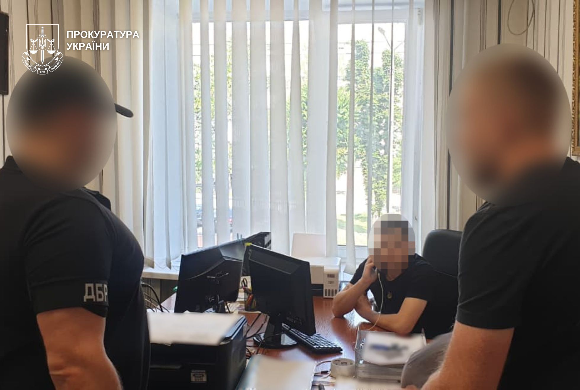 Двоє експоліцейських у Дніпрі за гроші видаляли дані з баз – понад 500 записів зникли
