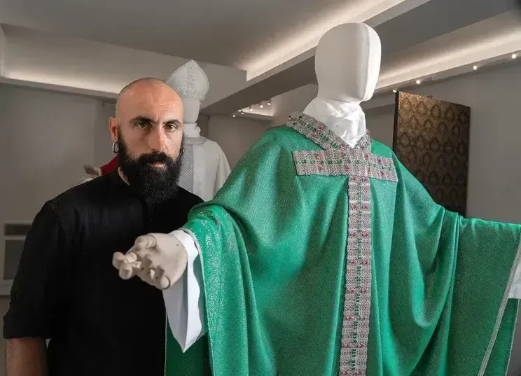 Филиппо Сорчинелли: дизайнер, который шьет одежду для Папы, несмотря на осуждение церкви