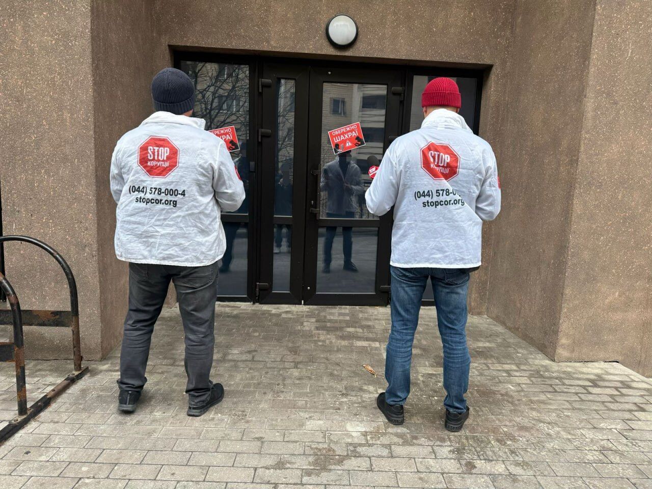В Киеве разоблачили еще одну комнату мошеннического офиса в престижном ЖК