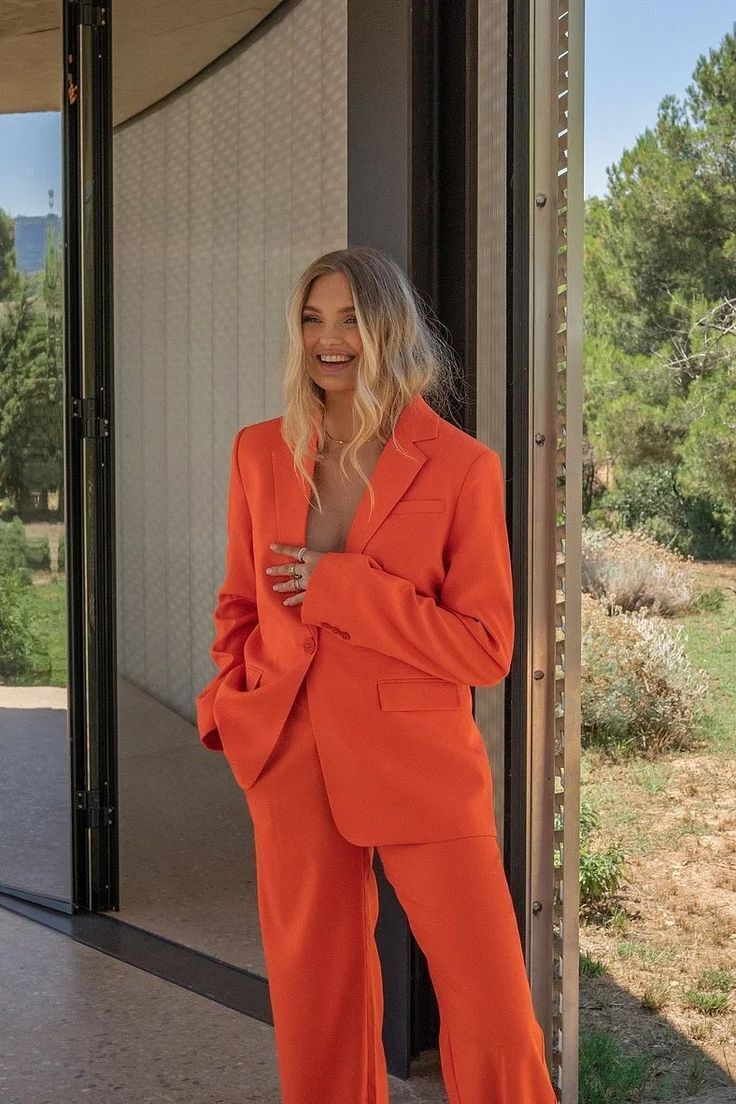 Total-orange look
