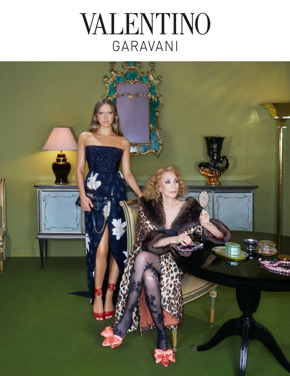 Valentino представил круизную съемку Nocturne с Дакотой Джонсон