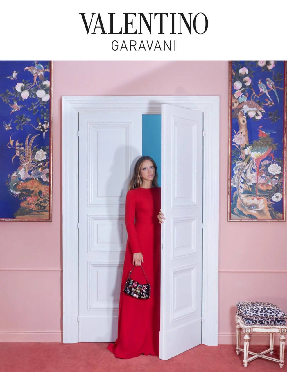 Valentino представил круизную съемку Nocturne с Дакотой Джонсон