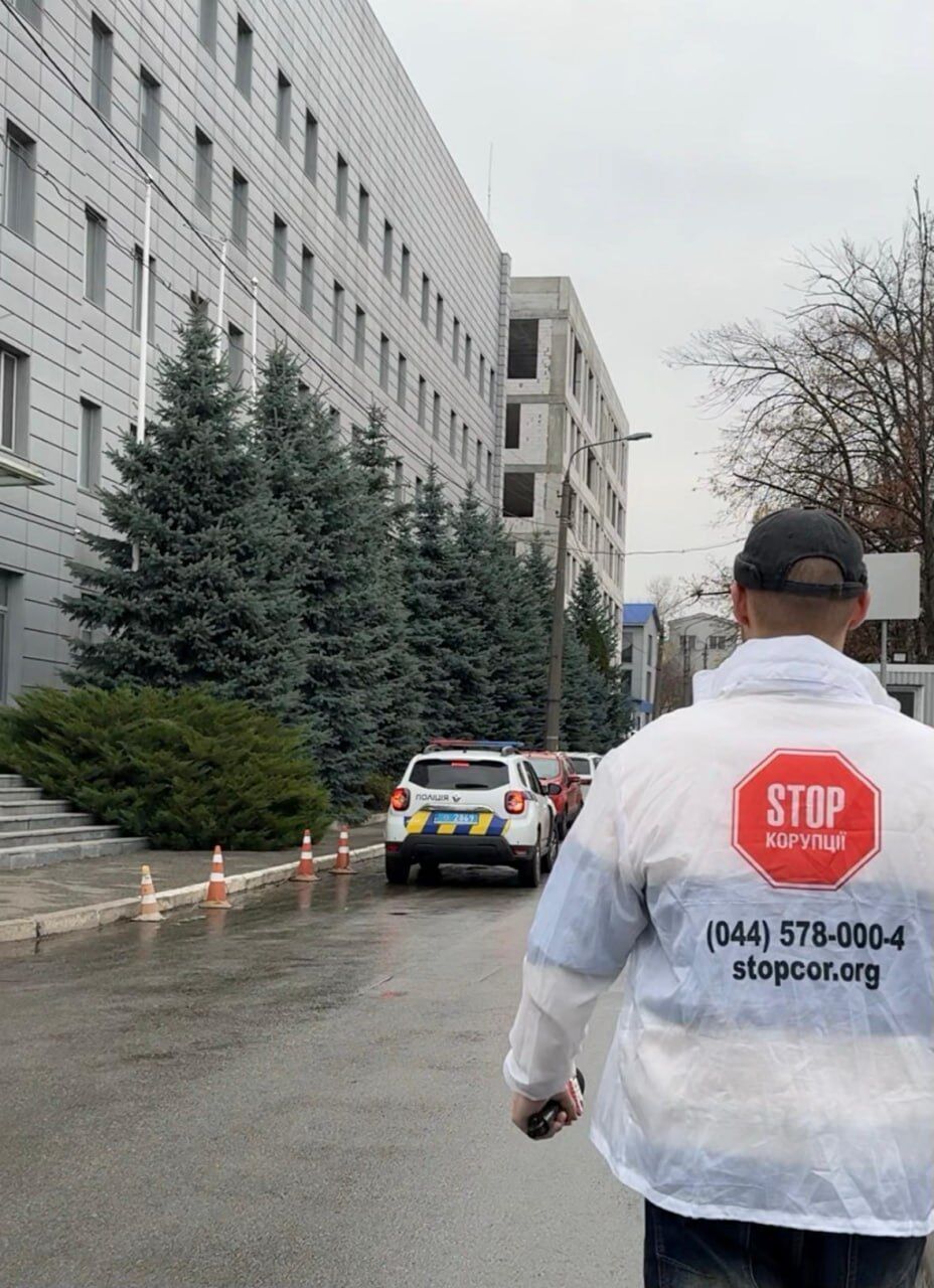 Подъезд к БЦ ''FIM Центр'' на ул. Линейная, 17, где работает псевдоинвестиционный колл-центр