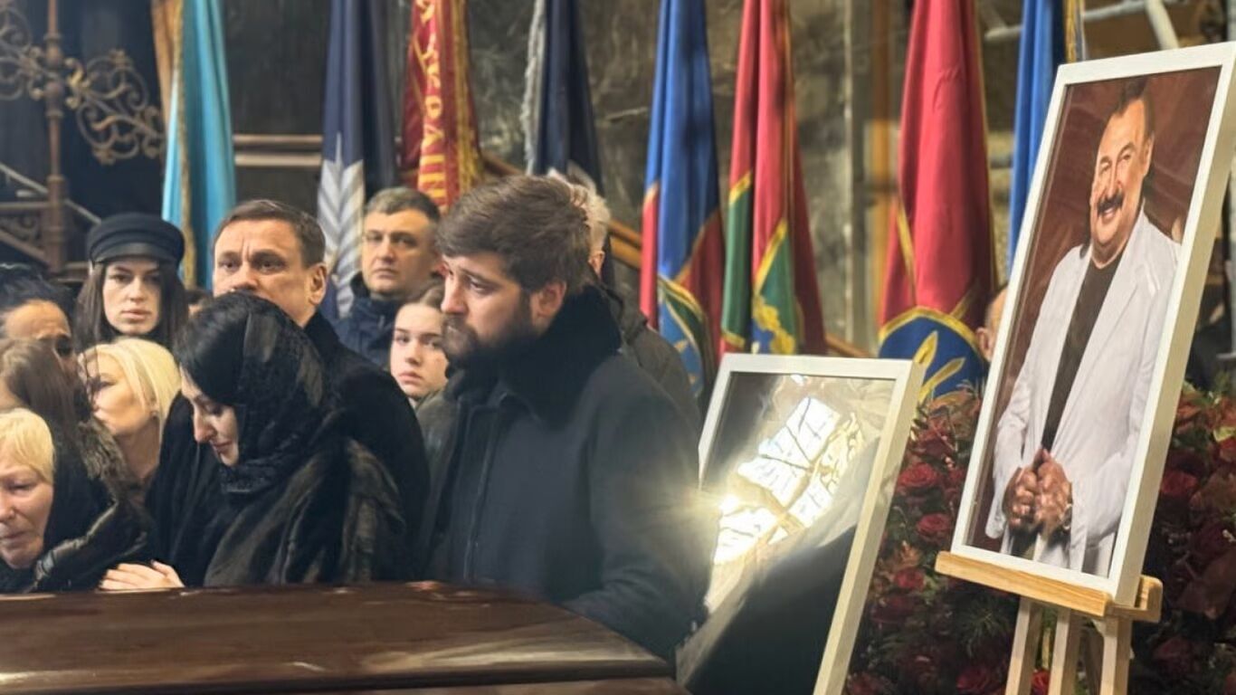 У Львові відбувається прощання зі Степаном Гігою – поховають на одному з полів Личаківського кладовища