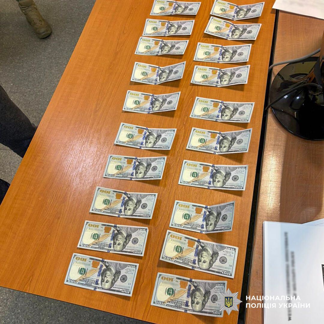 2000 доларів за ''тиху'' службу: у Львові викрили військового, який намагався купити тилову посаду