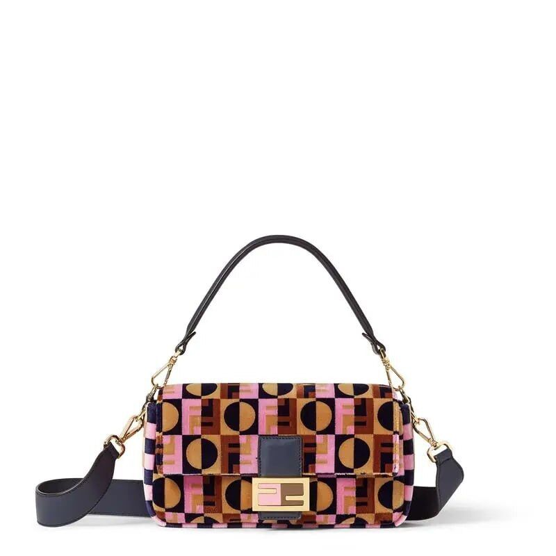 Fendi випустив колекцію сумок на честь нового сезону серіалу ''Емілі в Парижі''