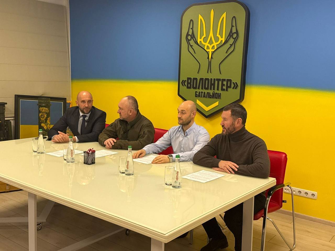 Александр Павлюк – председатель ОО ''Национальная ассамблея Героев Украины'', Владимир Яременко, директор БФ ''Батальон Волонтер'', Роман Бочкала – соучредитель ВОО ''Стоп коррупции'', соучредитель БФ ''Батальон Волонтер'', Игорь Бондарчук председатель правления ВОО ''Стоп корупция''