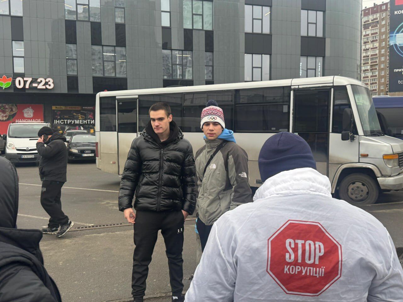 В Киеве полиция задержала группу несовершеннолетних