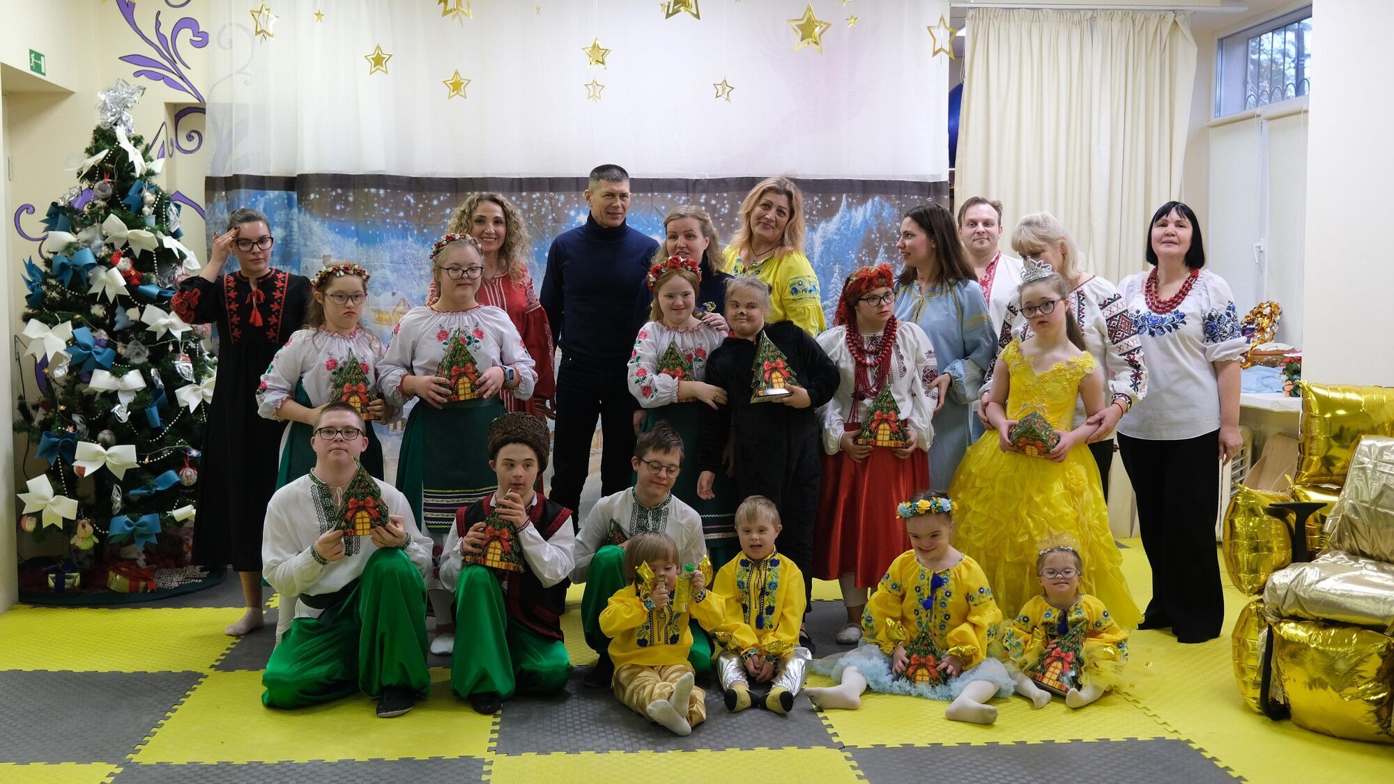 В Киеве состоялась уникальная ''рождественская'' премьера: спектакль по Гоголю от детей с особыми потребностями