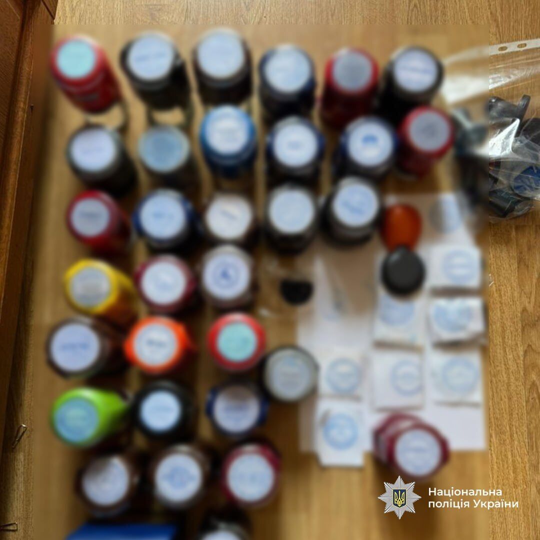 Привласнили понад 3,3 млн грн на відновленні житла після обстрілів: у Дніпрі викрито посадовця міськради та спільників