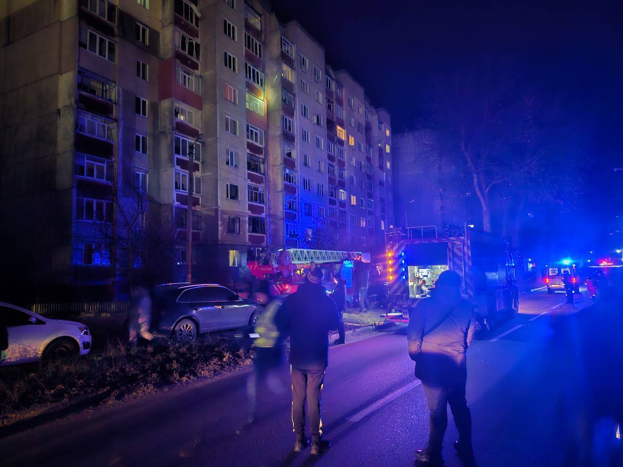 Ворожий дрон атакував багатоповерхівку в Чернігові