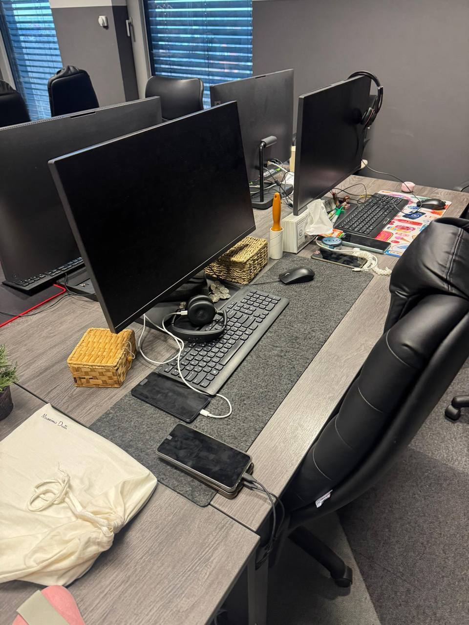 В престижном БЦ на Печерске обнаружили очередной мошеннический колл-центр (фото)