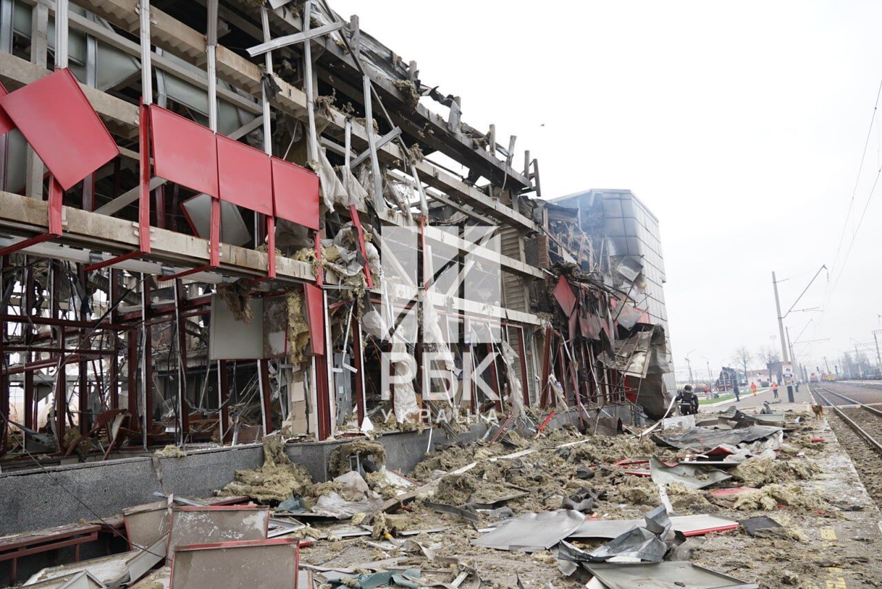 Нічна атака по Фастову: пошкоджено вокзал, затримано десятки поїздів