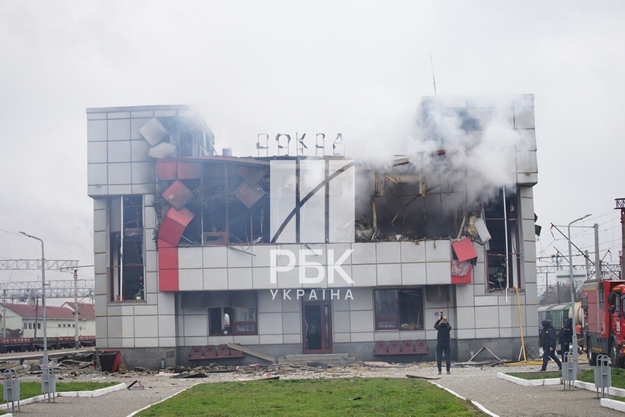 Нічна атака по Фастову: пошкоджено вокзал, затримано десятки поїздів