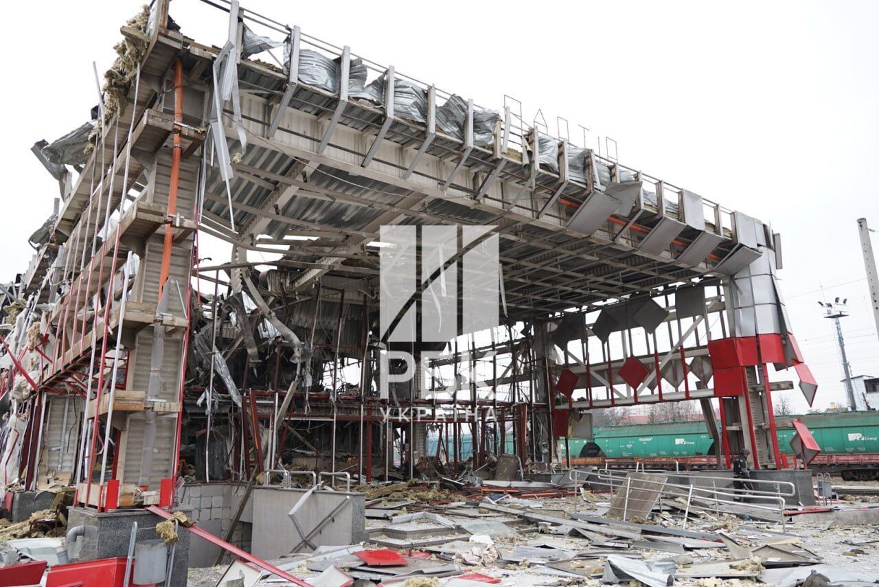 Нічна атака по Фастову: пошкоджено вокзал, затримано десятки поїздів