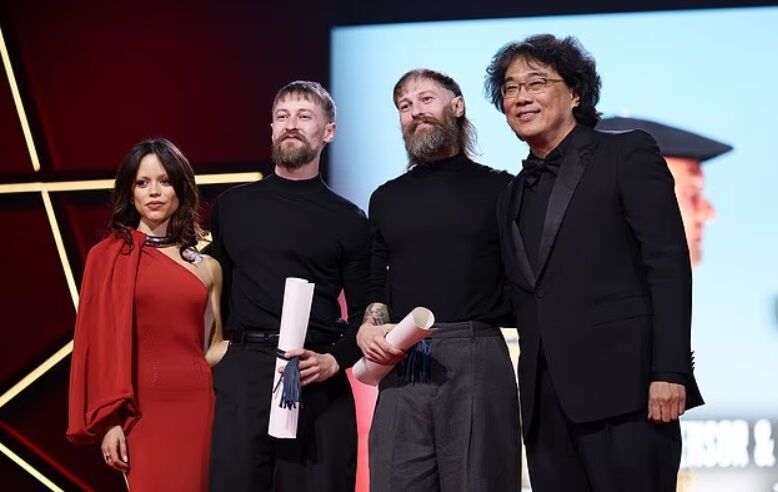 Аня Тейлор-Джой та Дженна Ортега вразили образами на червоній доріжці фестивалю в Марракеші